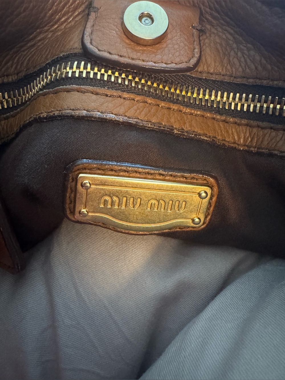 Miu Miu Tan Leather Shoulder Bag with Gold Plaque - Picture 4 of 6